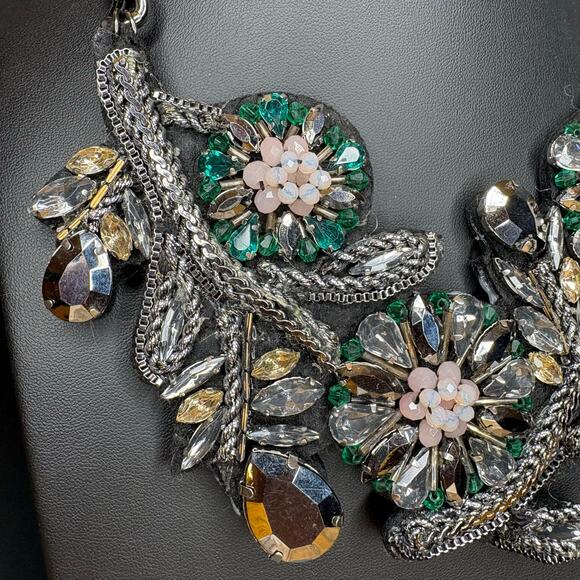 Aldo Floral Rhinestone Statement Bib Necklace Gunmetal Gray and Pink 14"/2" - Picture 2 of 6